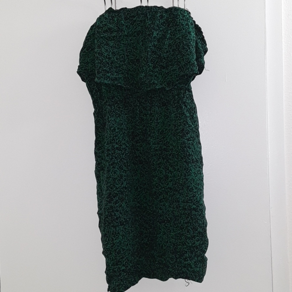Green strapless dress